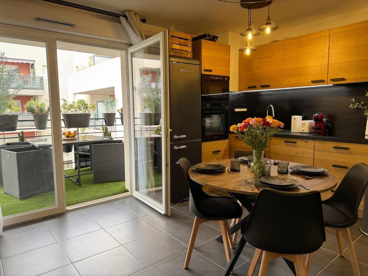 Charming 2-room In Lavandou, Terrace, Parking, Air Conditioning Apartment Le Lavandou